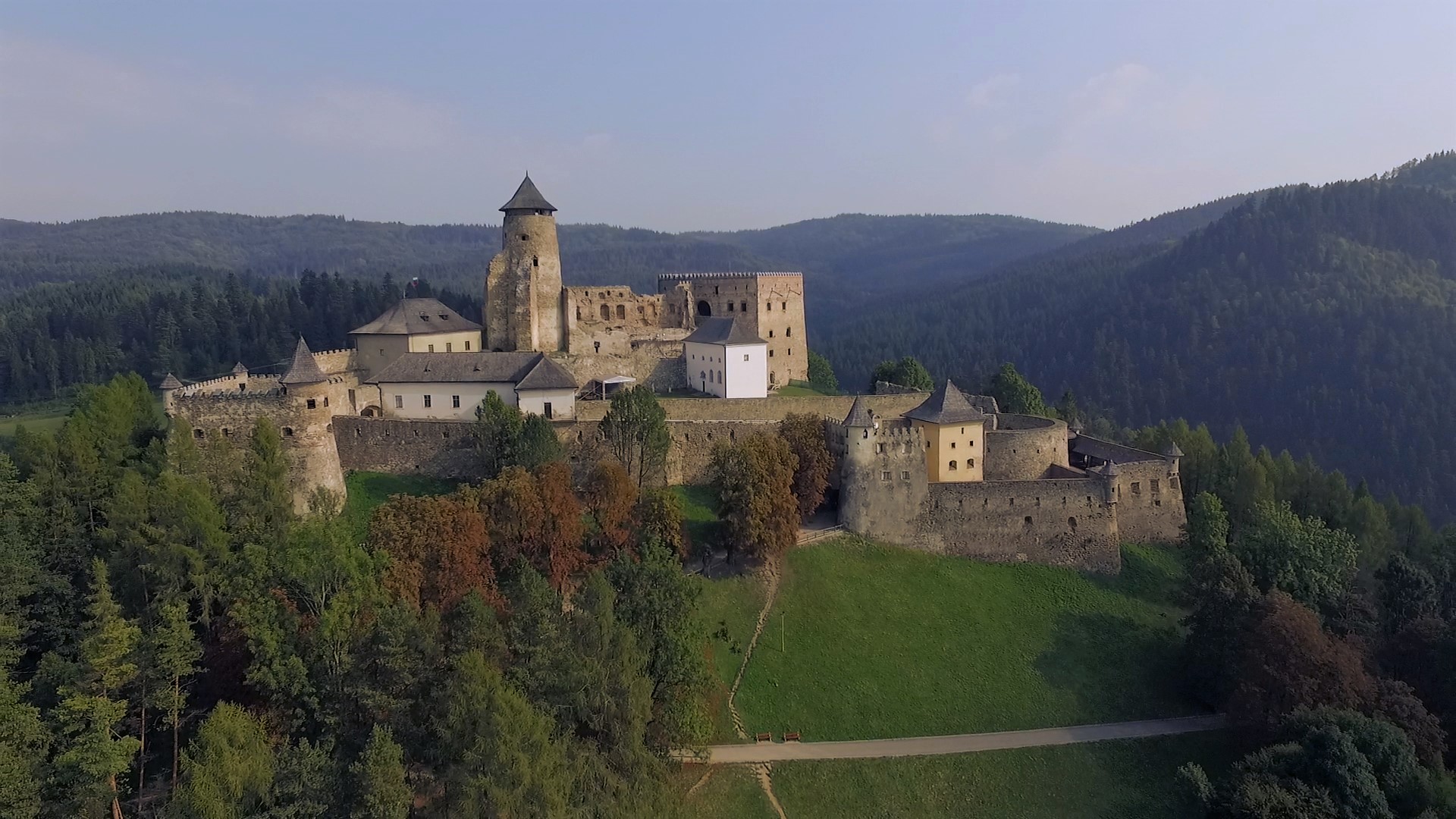 Predsedovia samosprávnych krajov na hrade Ľubovňa