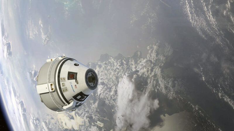 K ISS smeruje loď Boeing CST-100 Starliner