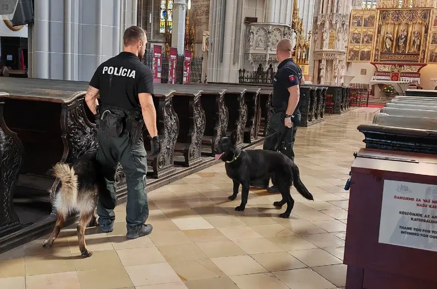 Polícia SR: bombové hrozby sú kybernetickým útokom