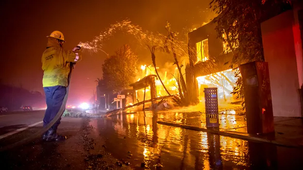 Požiare v Los Angeles neutíchajú