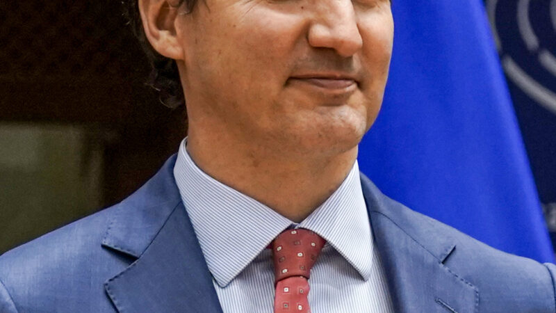 Kríza v Kanade. Premiér Trudeau odstúpil!